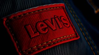 リーバイスのタブにRだけ？🔍 マニアも驚く希少価値とその秘密を徹底解説！